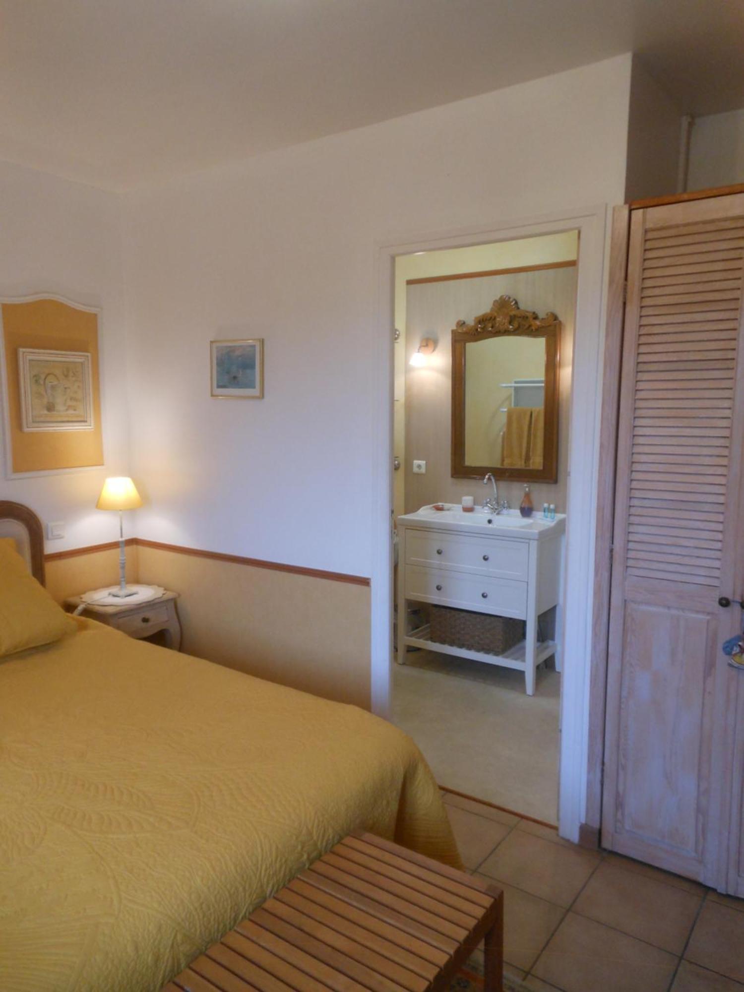 Les Passiflores Roussillon  Bilik gambar